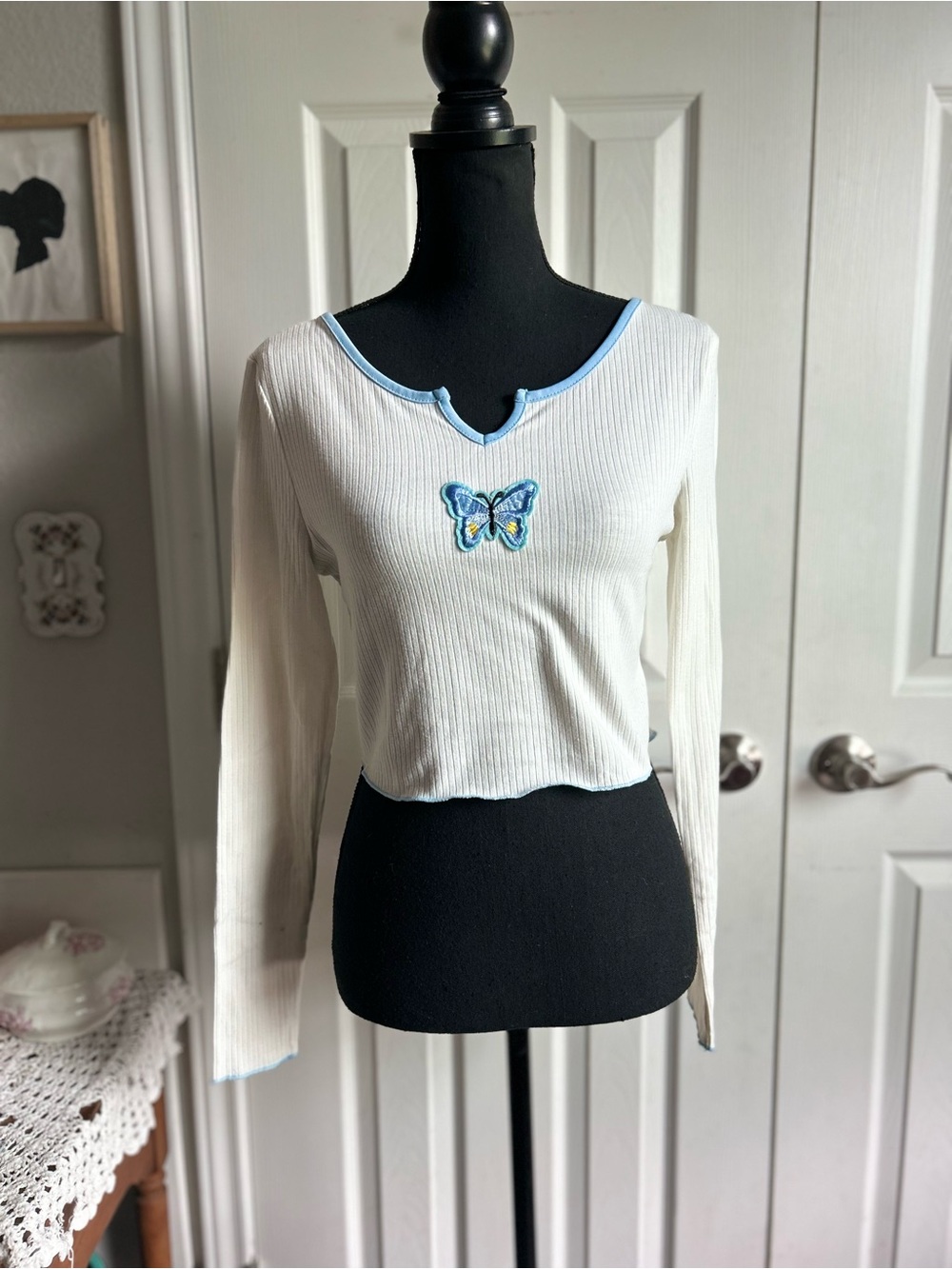 y2k long sleeve crop top w blue butterfly patch